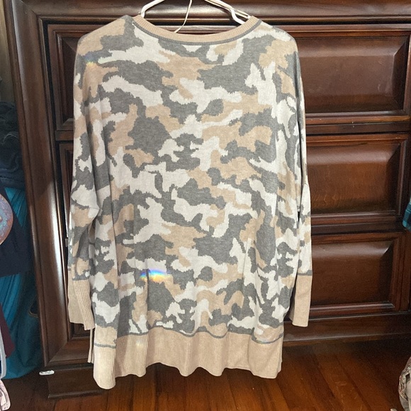 Sweater - Picture 2 of 4